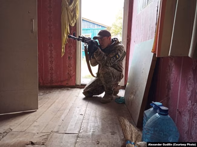 Маріупольський журналіст повернувся з 979-денного пекла: історія виживання Олександра Гуділіна